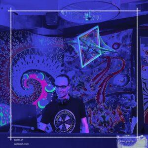 Jan Plut0 am auflegen in der Bob's Bar